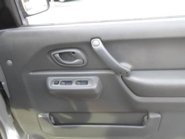 2001 Suzuki Jimny JDM car for sale — photo 11 of 18