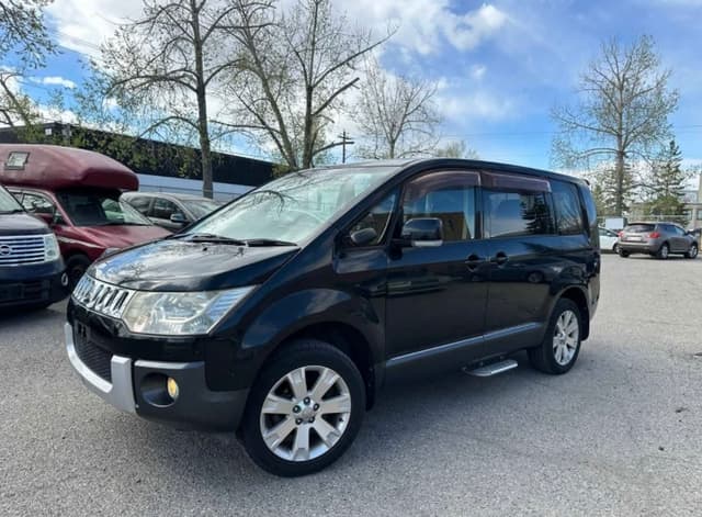 2007 Mitsubishi Delica JDM car for sale — photo 2 of 13