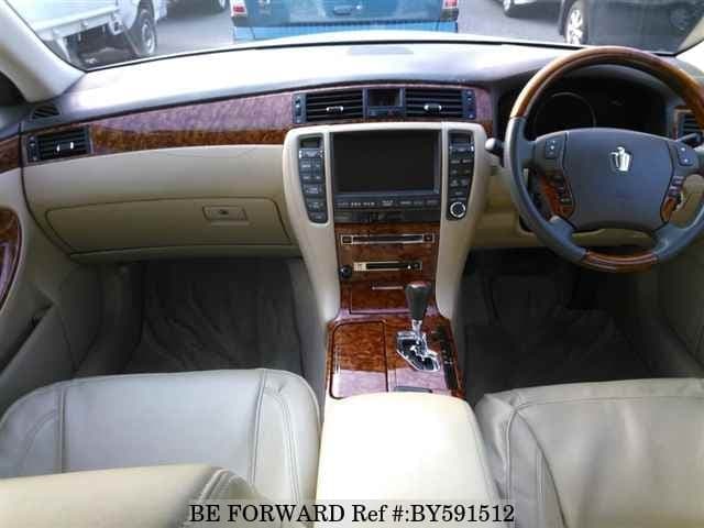 2004 Toyota Crown JDM car for sale — photo 3 of 8