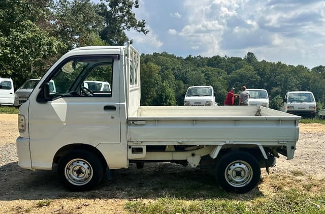 2001 Daihatsu Hijet JDM car for sale — photo 9 of 17
