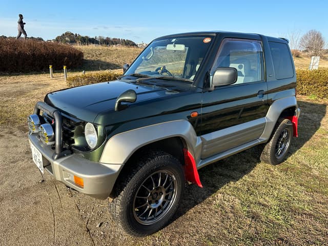 1998 Mitsubishi Pajero JDM car for sale — photo 2 of 25