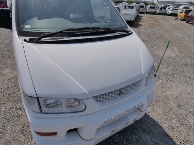 1999 Mitsubishi Delica JDM car for sale — photo 12 of 25