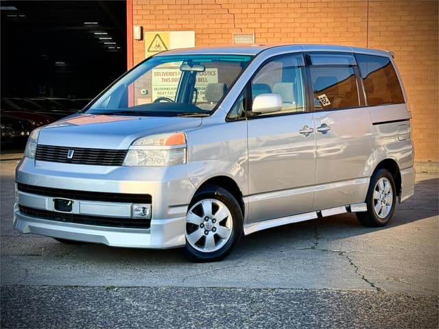 2003 Toyota Voxy JDM car for sale — photo 4 of 25