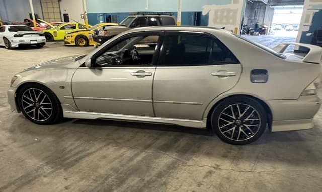 1999 Toyota Altezza JDM car for sale — photo 18 of 25
