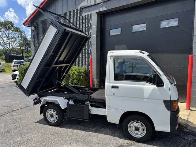 1996 Daihatsu Hijet JDM car for sale — photo 10 of 22