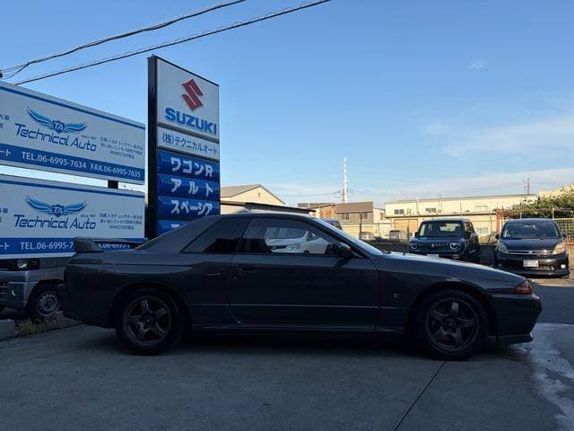 1989 Nissan Skyline JDM car for sale — photo 6 of 19