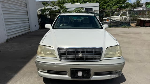 2001 Toyota Crown JDM car for sale — photo 2 of 13