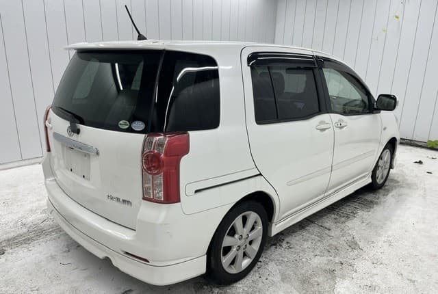 2007 Toyota Raum JDM car for sale — photo 4 of 25