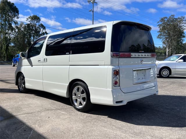 2006 Nissan Elgrand JDM car for sale — photo 8 of 16