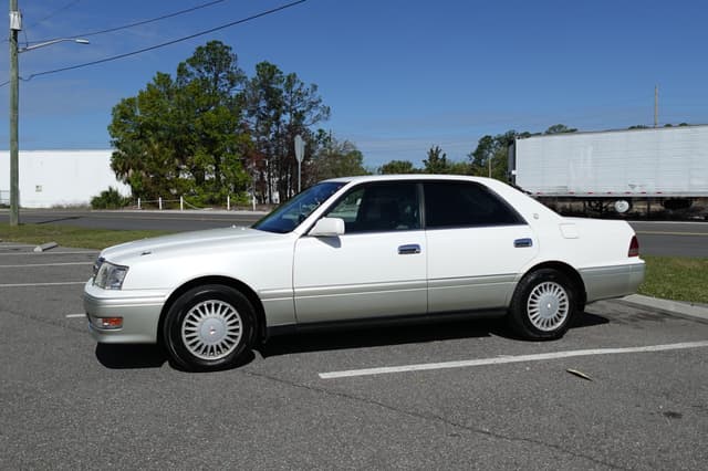 1998 Toyota Crown JDM car for sale — photo 13 of 21