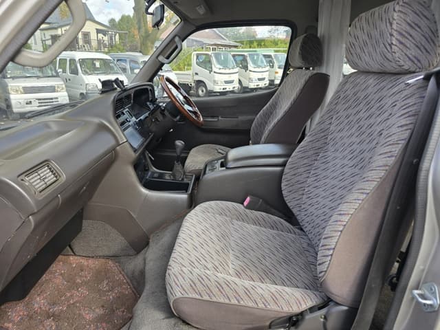 1996 Toyota HiAce JDM car for sale — photo 20 of 25