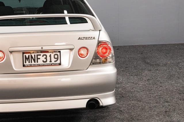 1999 Toyota Altezza JDM car for sale — photo 10 of 20