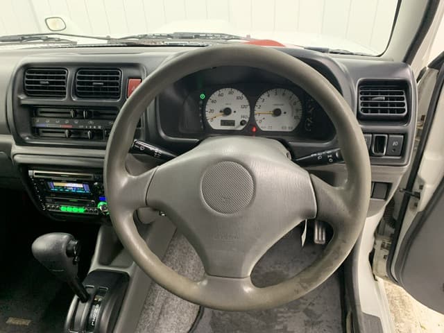 2000 Suzuki Jimny JDM car for sale — photo 9 of 25
