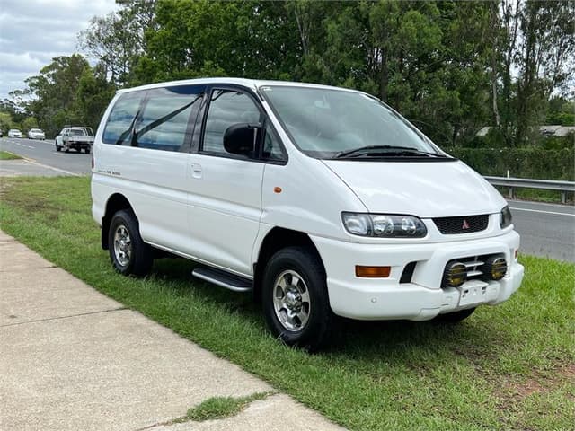 2001 Mitsubishi Delica JDM car for sale — photo 4 of 10