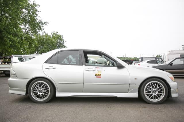 1998 Toyota Altezza JDM car for sale — photo 14 of 25