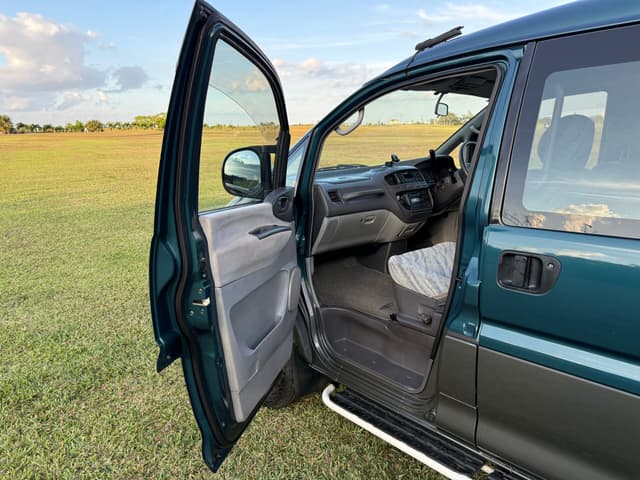 1996 Mitsubishi Delica JDM car for sale — photo 8 of 24