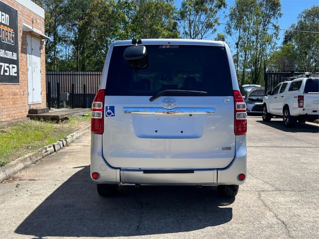 2011 Toyota Noah JDM car for sale — photo 7 of 18