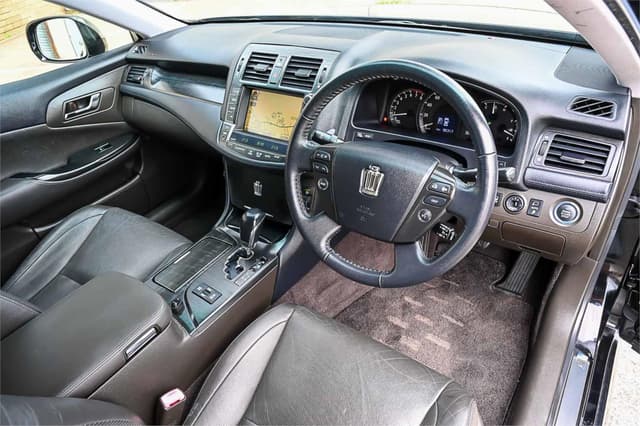 2008 Toyota Crown JDM car for sale — photo 18 of 25
