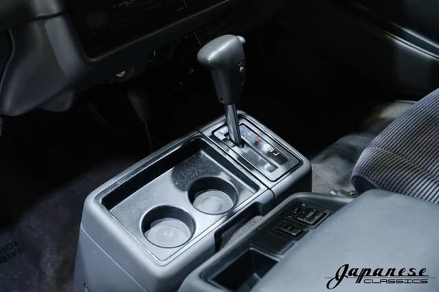 1990 Toyota HiAce JDM car for sale — photo 10 of 25
