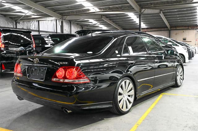 2007 Toyota Crown JDM car for sale — photo 12 of 25
