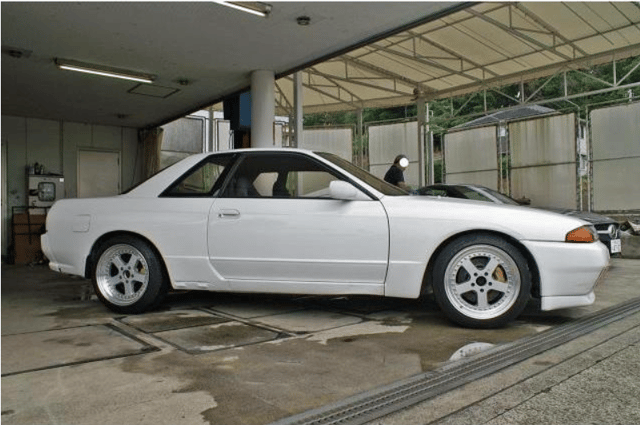 1991 Nissan Skyline JDM car for sale — photo 11 of 19