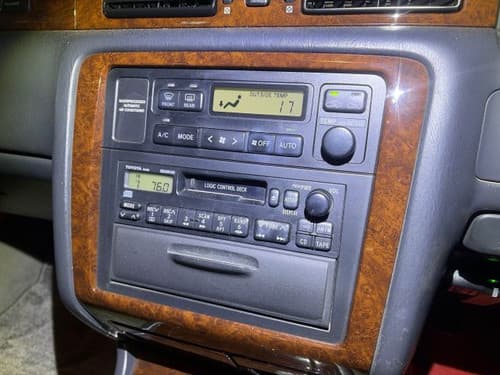 1998 Toyota Crown JDM car for sale — photo 10 of 15