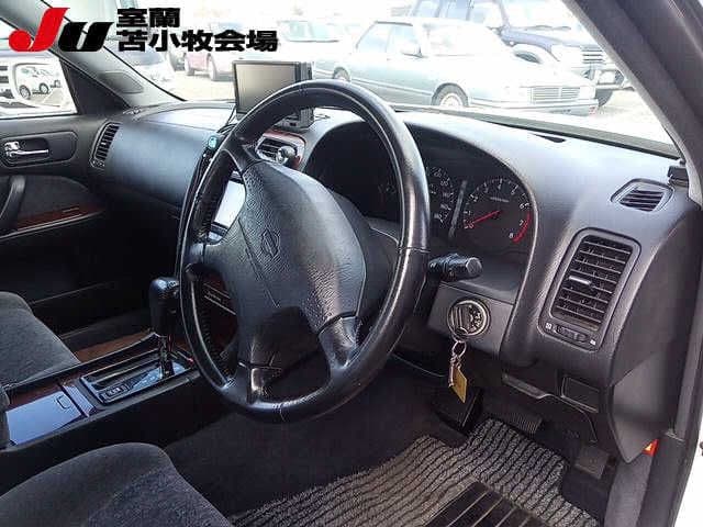 1995 Nissan Gloria JDM car for sale — photo 2 of 7