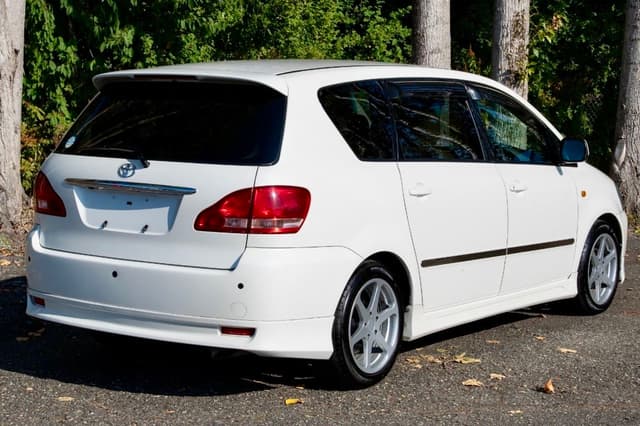 2001 Toyota Ipsum JDM car for sale — photo 7 of 25
