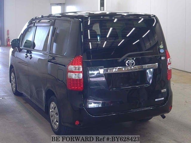 2010 Toyota Noah JDM car for sale — photo 4 of 6