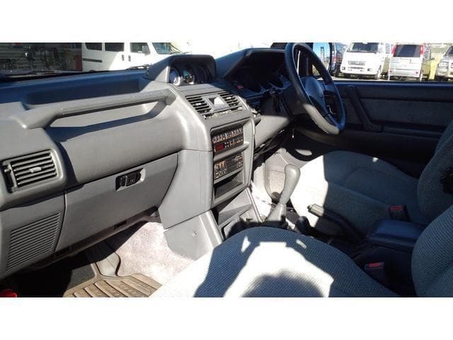 1992 Mitsubishi Pajero JDM car for sale — photo 13 of 25