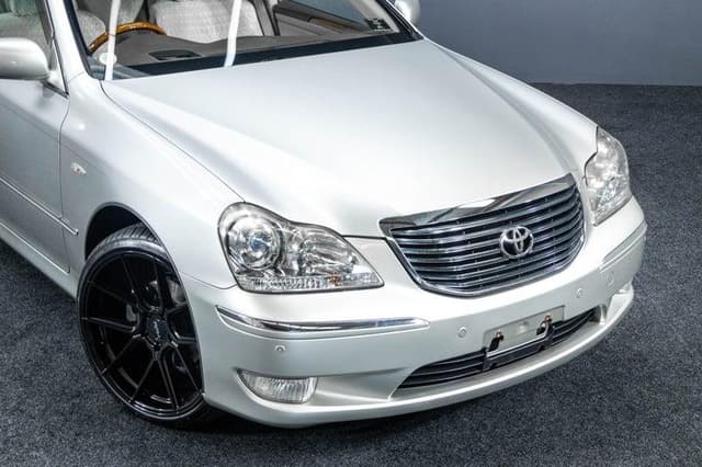 2005 Toyota Majesta JDM car for sale — photo 14 of 19