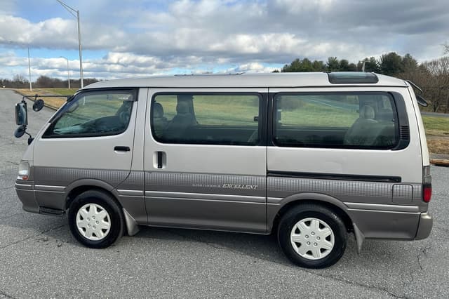 1996 Toyota HiAce JDM car for sale — photo 3 of 11