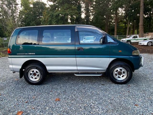 1994 Mitsubishi Delica JDM car for sale — photo 3 of 9