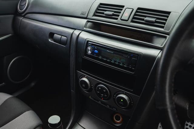 2006 Mazda Axela JDM car for sale — photo 17 of 20