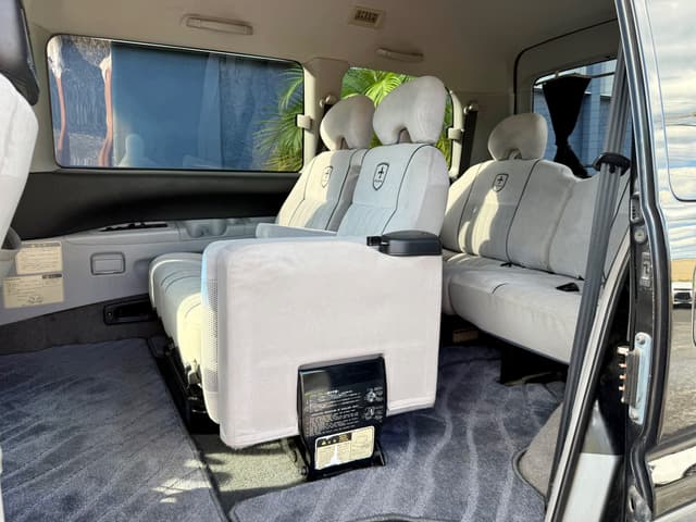 2000 Mitsubishi Delica JDM car for sale — photo 18 of 25