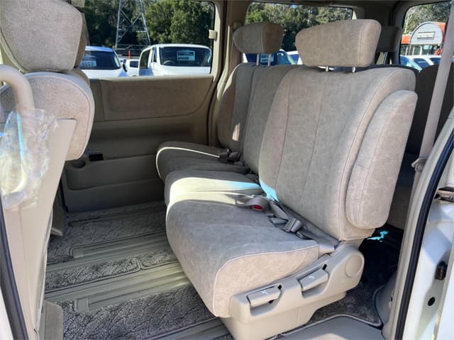 2003 Nissan Elgrand JDM car for sale — photo 14 of 16