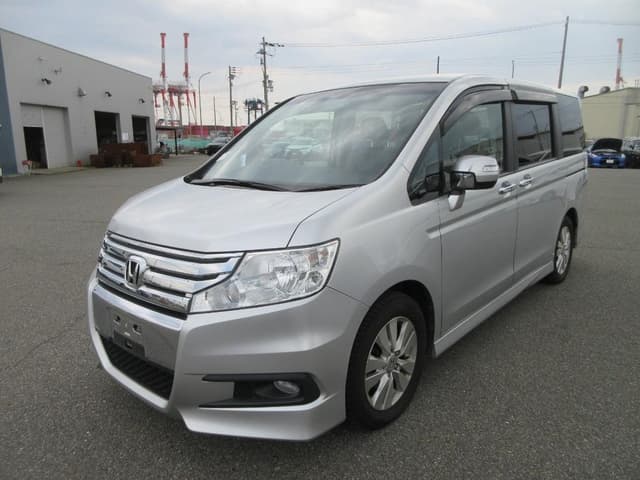 2012 Honda Stepwagon JDM car for sale — photo 3 of 25