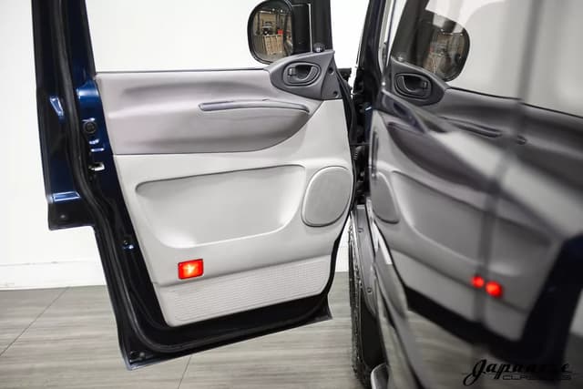 1994 Mitsubishi Delica JDM car for sale — photo 19 of 25