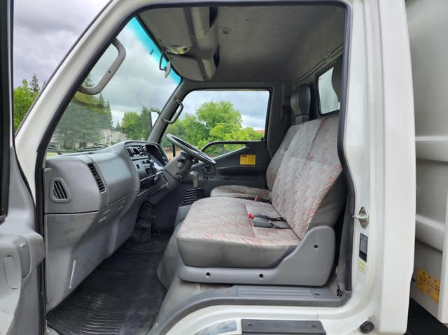1996 Mitsubishi Canter JDM car for sale — photo 17 of 24