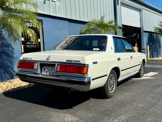 1982 Toyota Crown JDM car for sale — photo 8 of 25