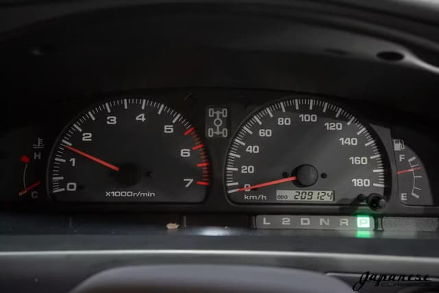 1999 Toyota Hilux Surf JDM car for sale — photo 13 of 25