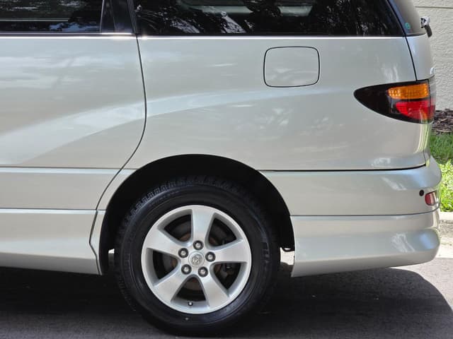 2000 Toyota Estima JDM car for sale — photo 17 of 25