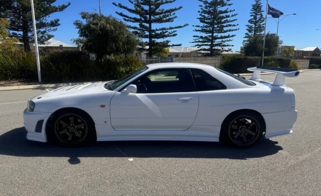 1998 Nissan Skyline JDM car for sale — photo 4 of 10