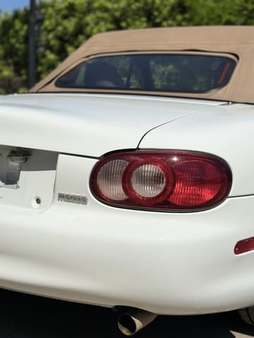 2000 Mazda Roadster (Eunos Roadster / MX-5) JDM car for sale — photo 8 of 16