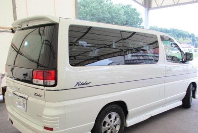 2002 Nissan Elgrand JDM car for sale — photo 5 of 21
