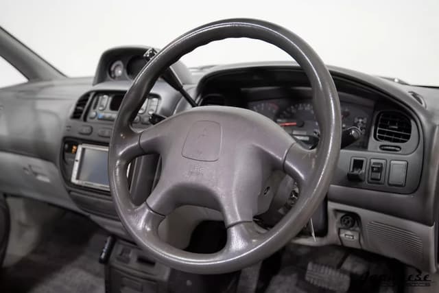 1997 Mitsubishi Delica JDM car for sale — photo 13 of 25