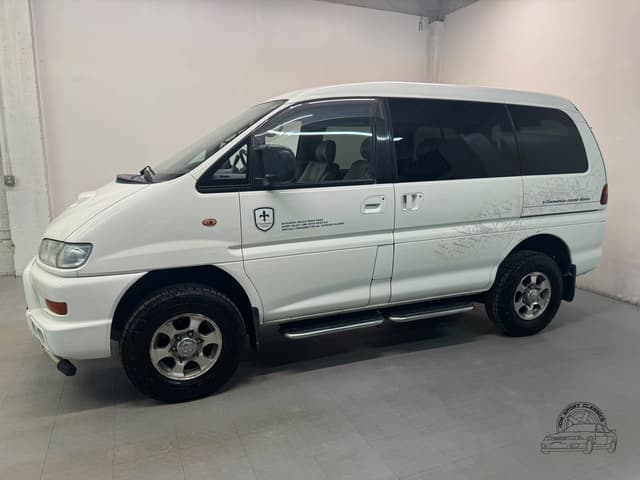 2000 Mitsubishi Delica JDM car for sale — photo 9 of 25