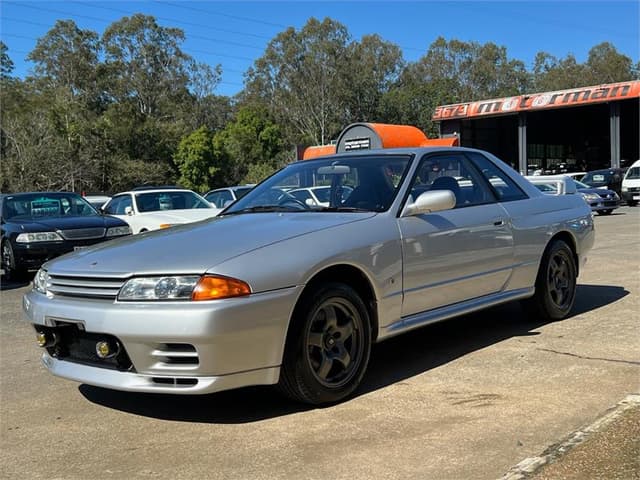 1992 Nissan Skyline JDM car for sale — photo 10 of 21