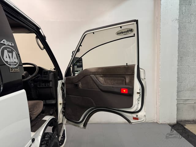 1991 Mitsubishi Delica JDM car for sale — photo 23 of 25