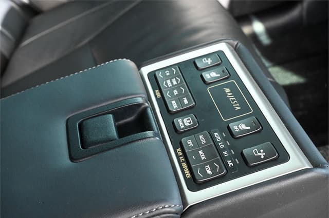 2011 Toyota Crown JDM car for sale — photo 14 of 25